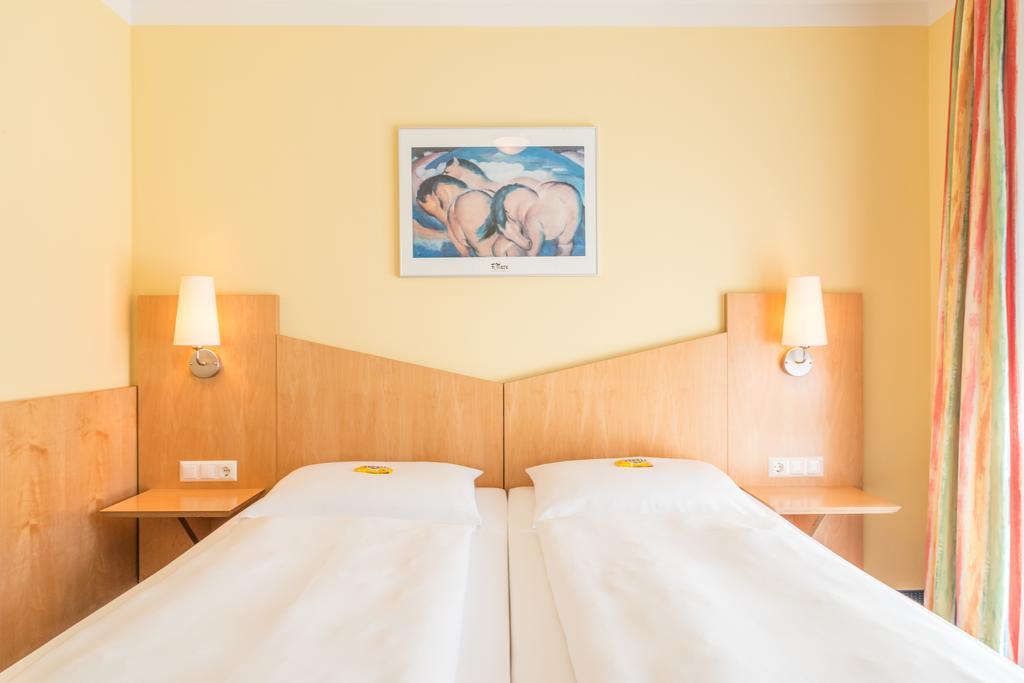 Hotel Beim Schrey Kirchheim bei Muenchen Bilik gambar